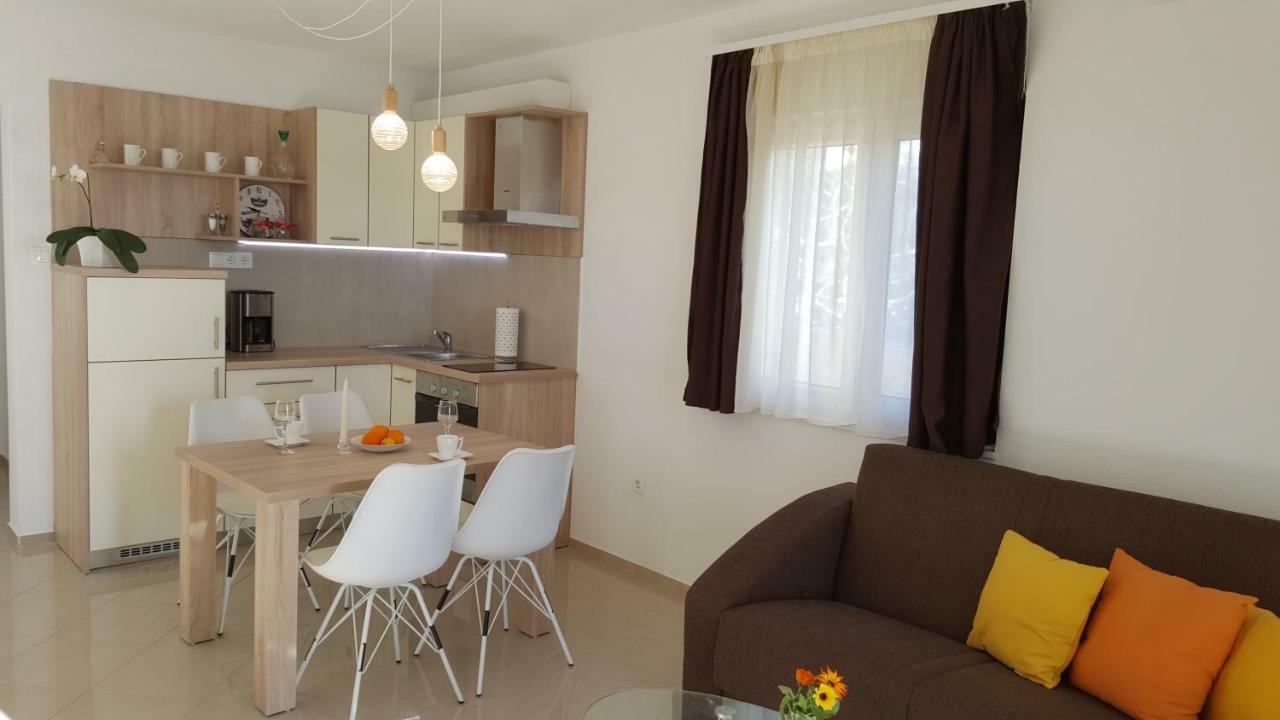 Apartments Anaivana Trogir Exterior photo