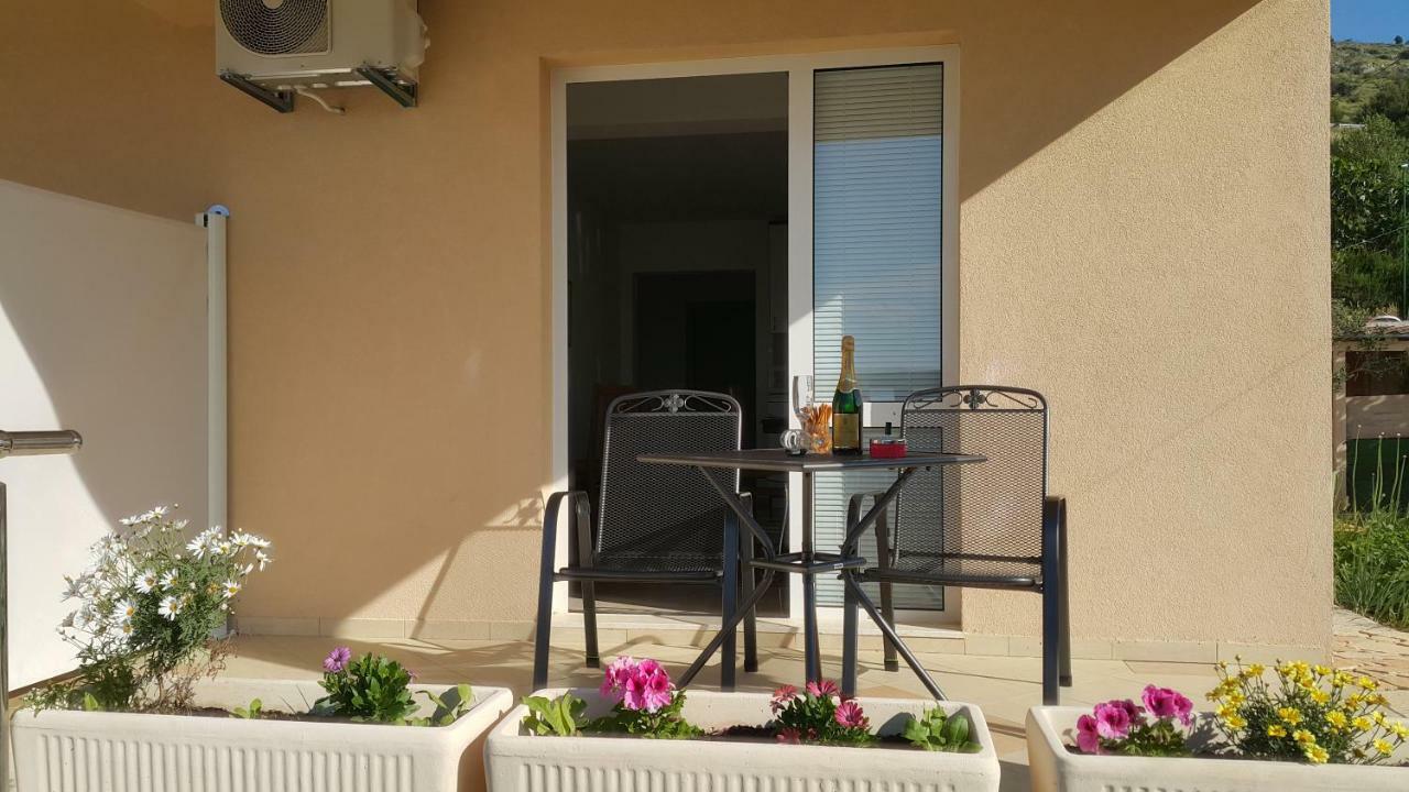 Apartments Anaivana Trogir Exterior photo